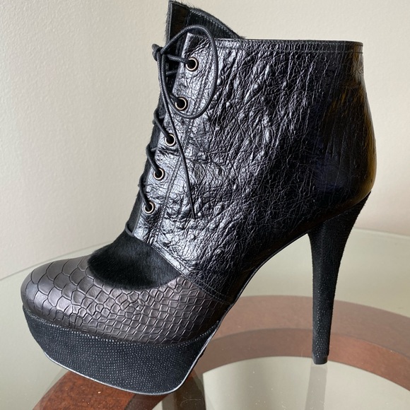 Stuart Weitzman booties, size 7.5 - Picture 1 of 5